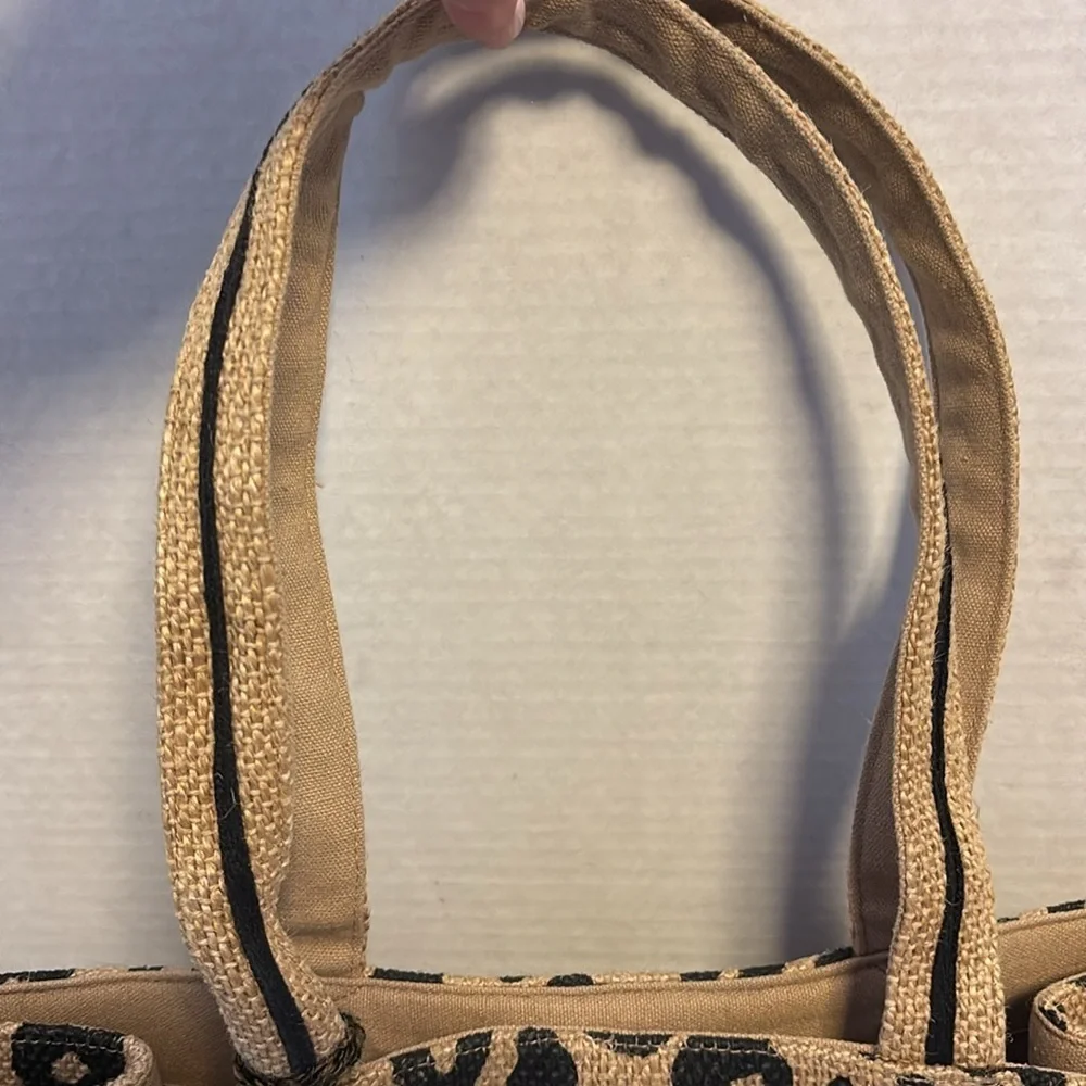 AMERICA & BEYOND TAN AND BLACK LEOPARD PRINT JUTE/CANVAS TOTE WITH TASSEL
